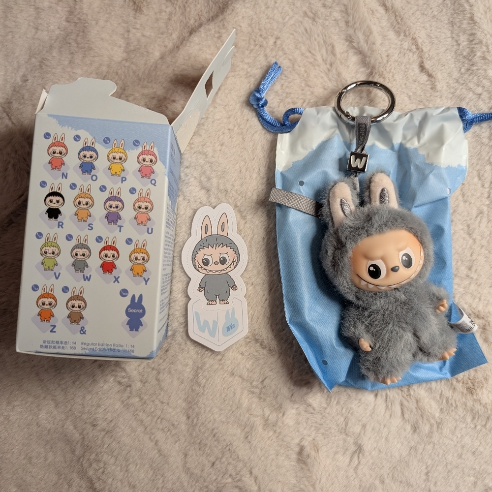 Pin For Love Labubu - W - Picture 3 of 3